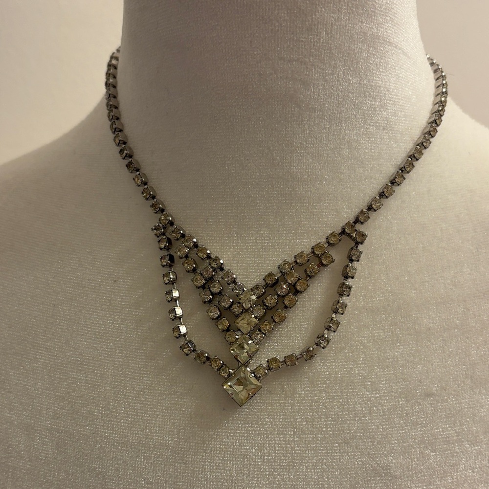 Elegant rhinestone Necklace